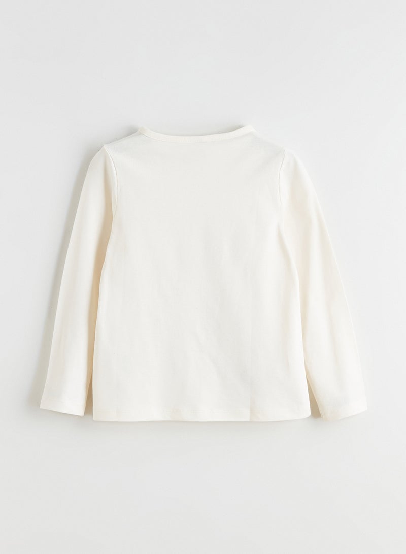 ال سي وايكيكي تيشيرت بناتي بطابع رأس السنة برقبة دائرية - Image 3